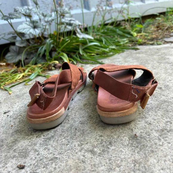 Sorel Torpeda Sandal, size 9 - Picture 7 of 10